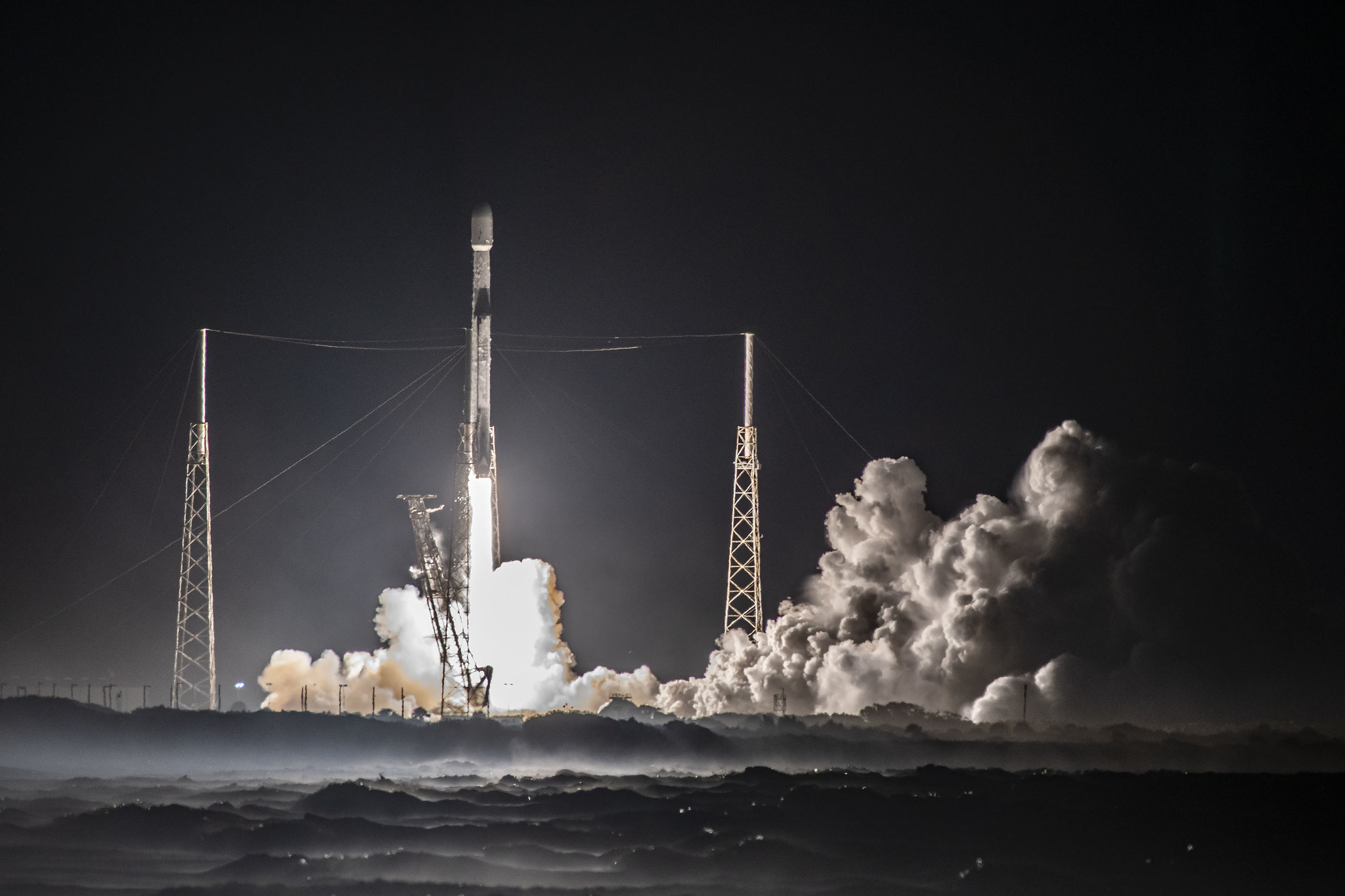 découvrez l'histoire fascinante de la fondation de spacex, l'entreprise révolutionnaire d'elon musk qui a redéfini les limites de l'exploration spatiale et l'industrie aérospatiale. plongez dans les débuts audacieux, les innovations technologiques et les missions ambitieuses qui façonnent l'avenir de l'espace.