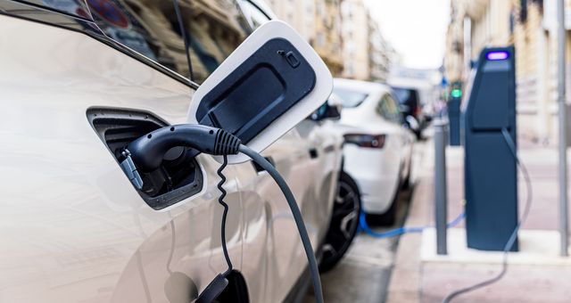 découvrez l'essor des véhicules électriques : une révolution durable qui transforme le secteur automobile, réduit l'empreinte carbone et offre des solutions de mobilité respectueuses de l'environnement.