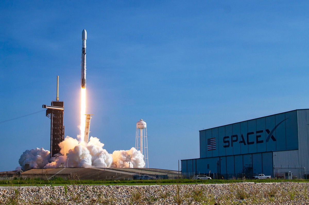 découvrez le rapport complet sur la dernière mission spacex, mettant en lumière les objectifs, les résultats et les défis rencontrés lors de cette aventure spatiale. plongez dans l'univers fascinant de l'exploration spatiale et les innovations technologiques de spacex.