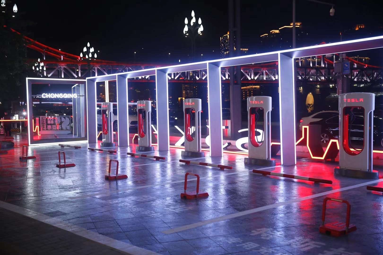 découvrez l'inauguration des superchargeurs tesla, un événement marquant pour les passionnés de véhicules électriques. rejoignez-nous pour célébrer cette avancée vers une mobilité durable et explorez les solutions innovantes qui transforment notre façon de conduire.