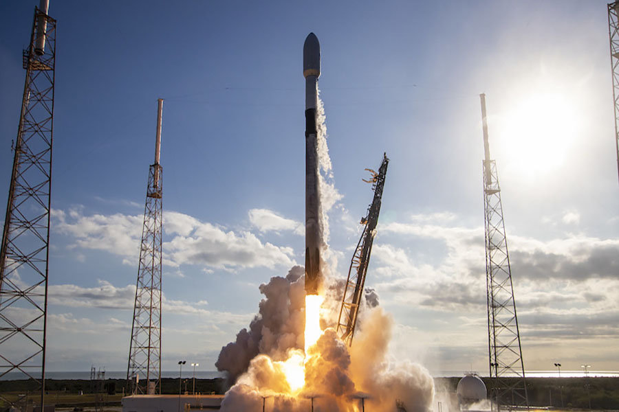 découvrez le lancement du falcon 9, la fusée emblématique de spacex, qui révolutionne l'accès à l'espace. suivez les dernières informations, les détails de la mission et les avancées technologiques qui rendent cet événement inoubliable.