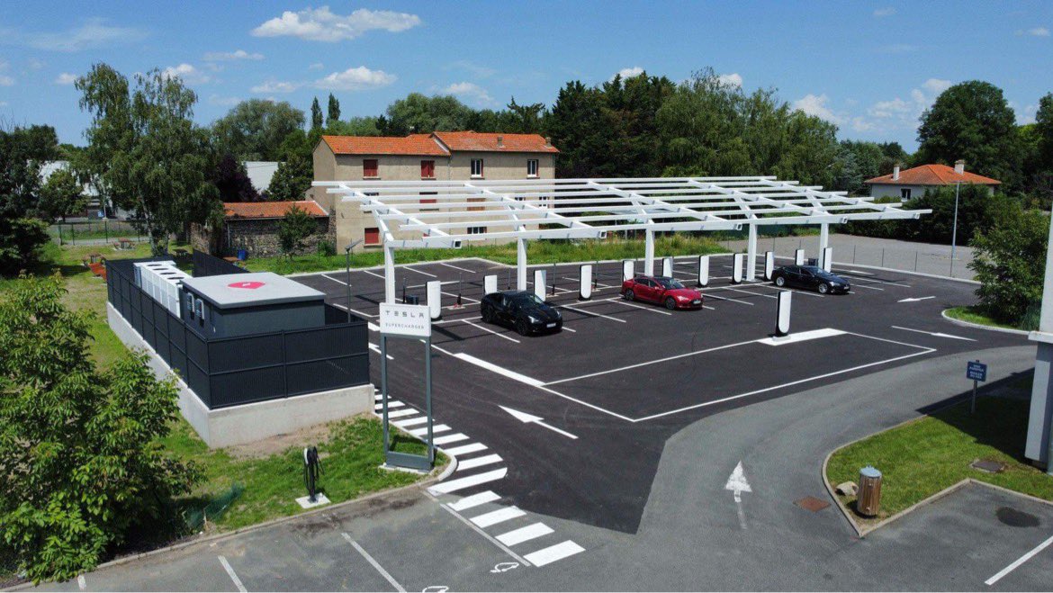 découvrez les nouvelles innovations des superchargeurs v4 de tesla, conçus pour optimiser votre expérience de recharge. profitez de vitesses accrues et d'une infrastructure améliorée pour une autonomie maximale de votre véhicule électrique.