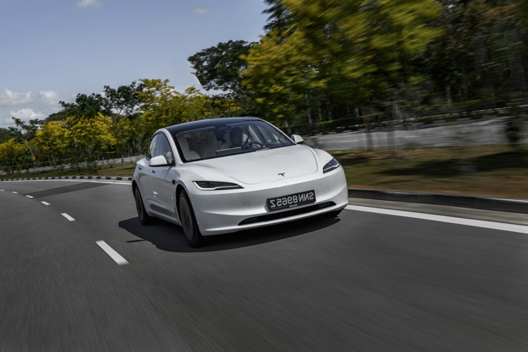 découvrez comment les tarifs douaniers affectent les prix des véhicules tesla en france. informez-vous sur les implications fiscales et les stratégies d'importation pour optimiser votre investissement automobile.