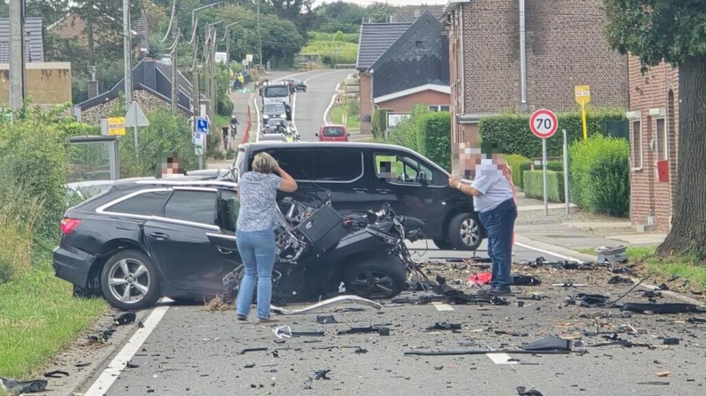 découvrez les détails de l'accident impliquant une tesla en virginie, y compris les circonstances de l'incident et ses implications sur la sécurité des véhicules autonomes. restez informé sur les dernières actualités concernant la technologie automobile et la réglementation en matière de conduiteassistée.