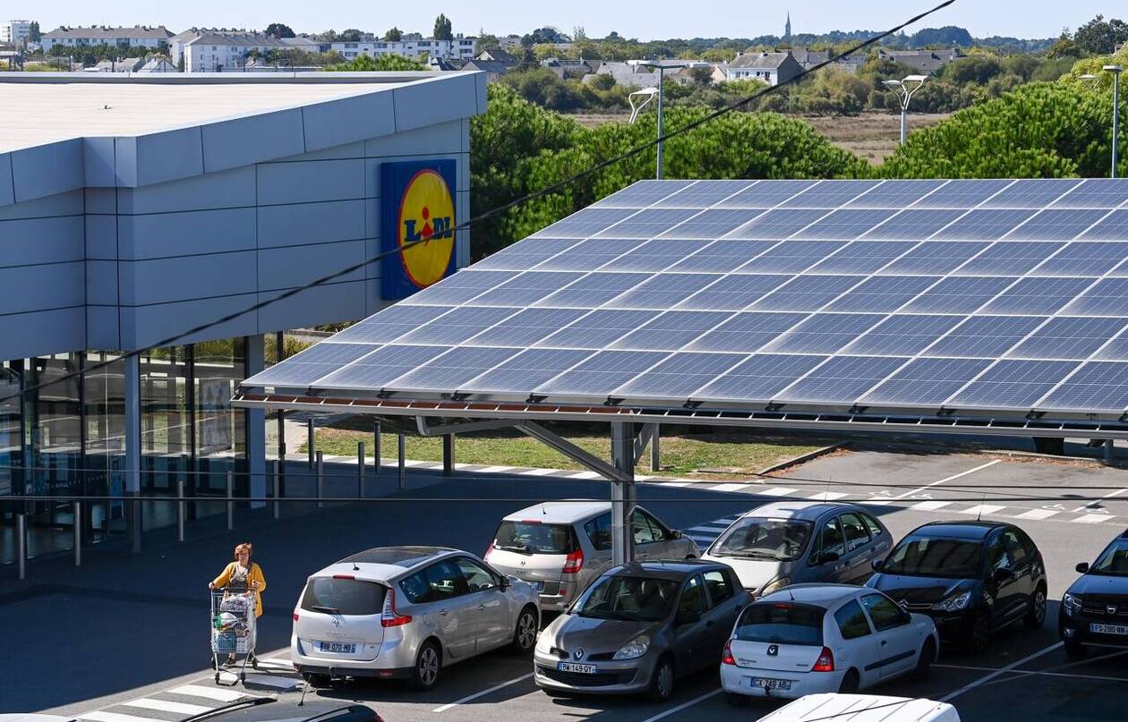 découvrez nos cellules solaires exemptées de douanes, offrant une solution énergétique durable et accessible. profitez de l'énergie solaire sans frais additionnels avec nos produits de haute qualité, parfaits pour optimiser votre installation photovoltaïque.