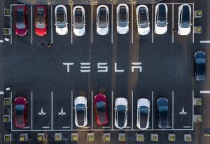 découvrez l'analyse approfondie de la chute récente de l'action tesla. comprenez les causes, les impacts sur le marché et les perspectives d'avenir de cette entreprise emblématique dans le secteur automobile et technologique.