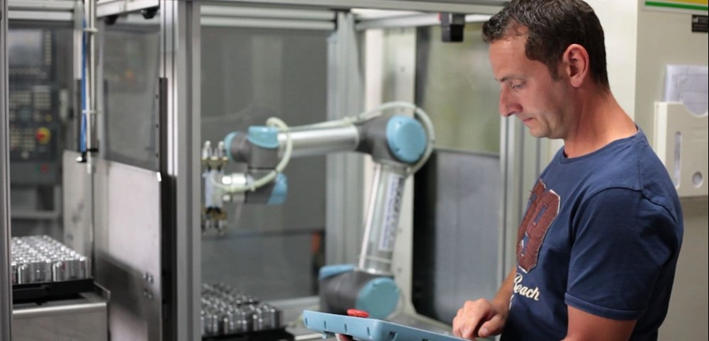 découvrez cobot one, votre partenaire innovant dans le monde des robots collaboratifs. explorez comment ces robots de demain transforment l'industrie et améliorent l'efficacité de votre entreprise. plongez dans l'avenir de la collaboration homme-robot dès aujourd'hui.