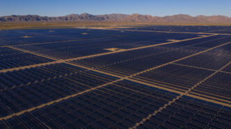découvrez le complexe solaire de 875 mw, une installation innovante qui allie technologie de pointe et énergie durable. cet projet ambitieux contribue à la transition énergétique en fournissant une source d'électricité verte et fiable tout en soutenant le développement économique local.
