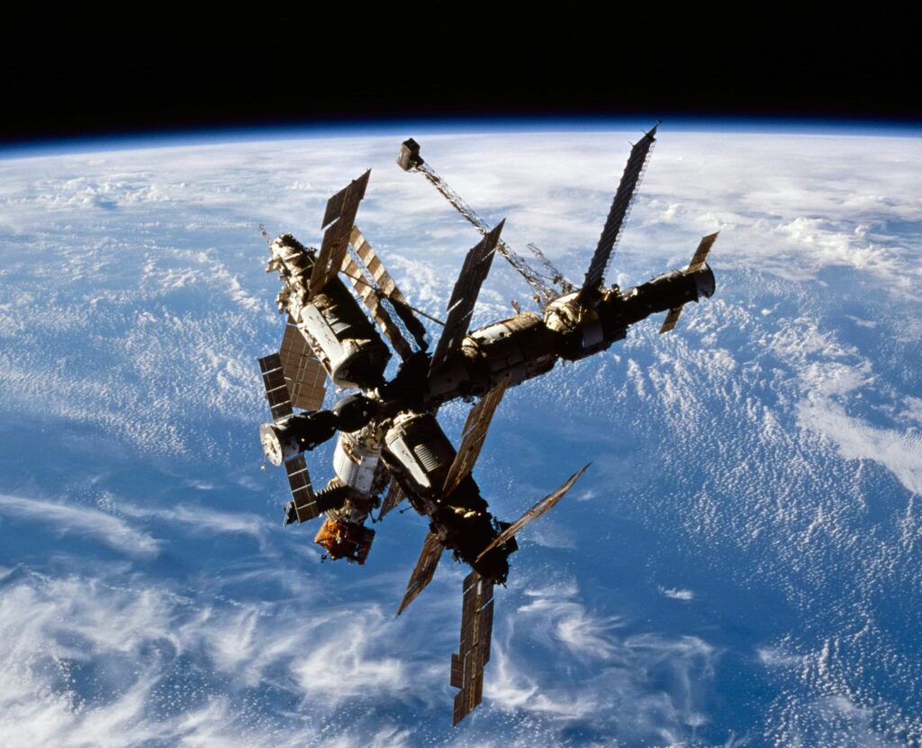 découvrez les enjeux et les implications des conflits spatiaux, un sujet crucial à l'ère de l'exploration spatiale. analysez les tensions entre nations, les ramifications politiques et légales, ainsi que les défis auxquels l'humanité est confrontée pour préserver l'espace comme un bien commun.