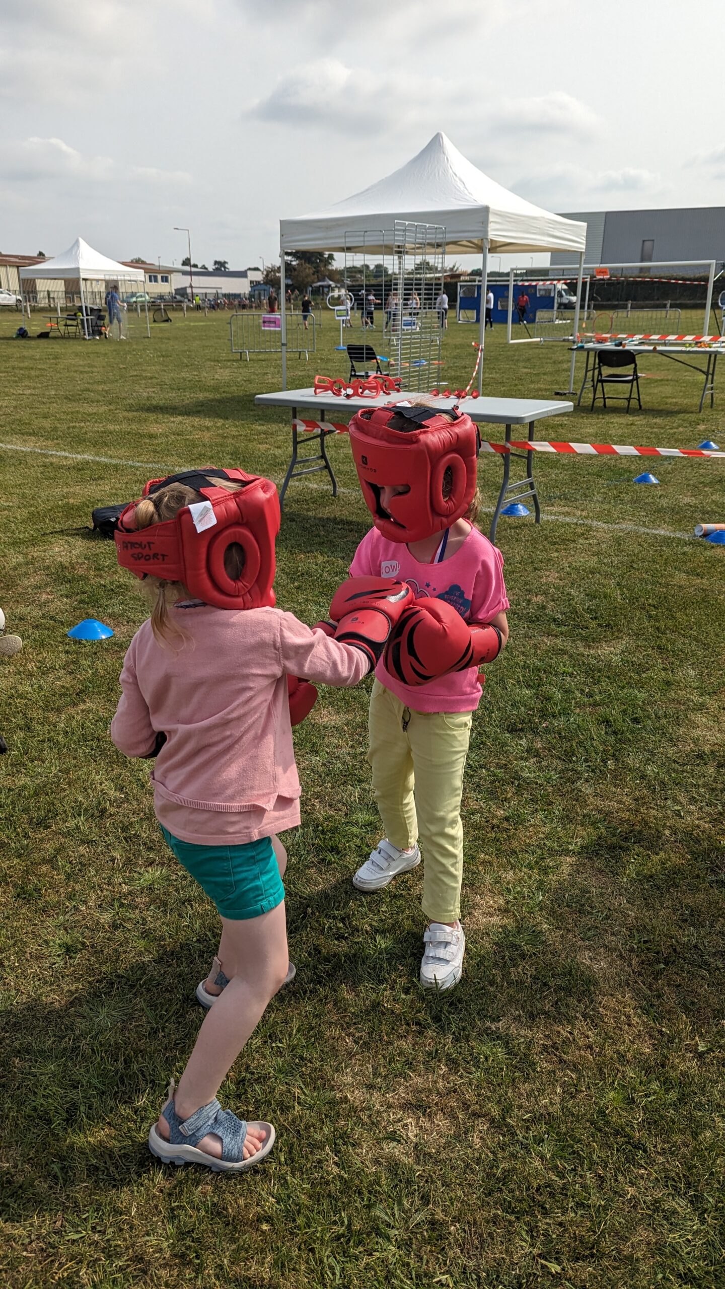 participez au défi robotique d'elbeuf, un événement captivant où passionnés et novices s'affrontent dans la conception et la programmation de robots innovants. rejoignez-nous pour une journée d'apprentissage, de compétition et de découvertes technologiques !