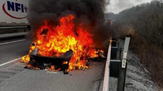 découvrez les dernières nouvelles sur l'incendie d'un véhicule tesla et les fusillades survenues à phoenix. analyse des événements, impact sur la sécurité et réactions des autorités. restez informé sur ces incidents marquants.