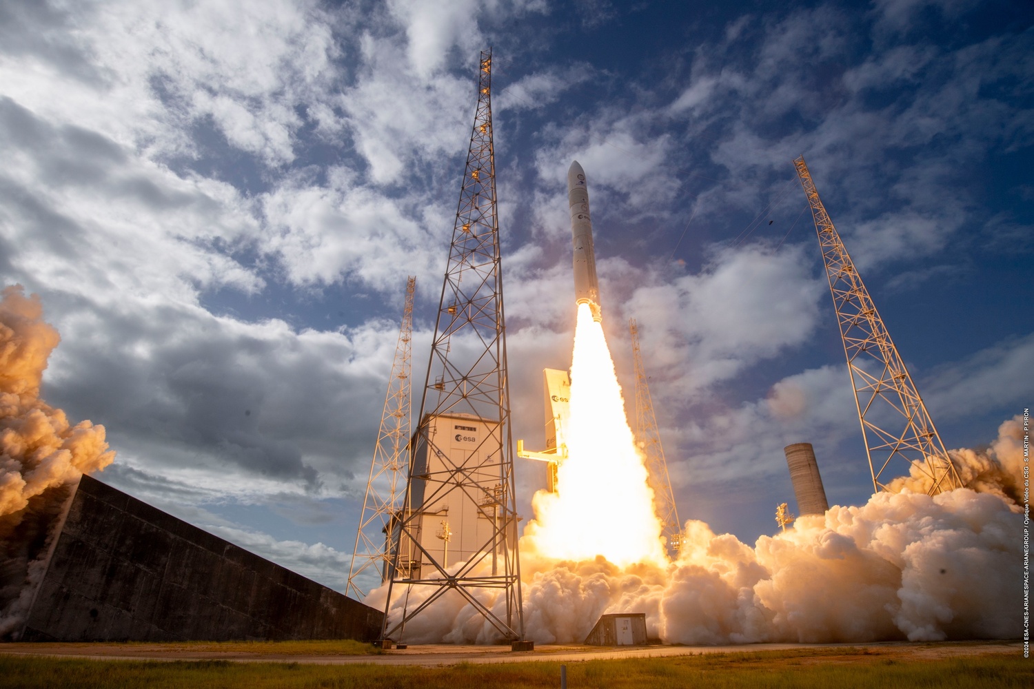 découvrez la politique spatiale américaine, ses enjeux, ses objectifs et son impact sur l'exploration spatiale mondiale. analysez les initiatives de la nasa, les partenariats avec le secteur privé et les défis à relever pour l'avenir de l'exploration dans l'espace.