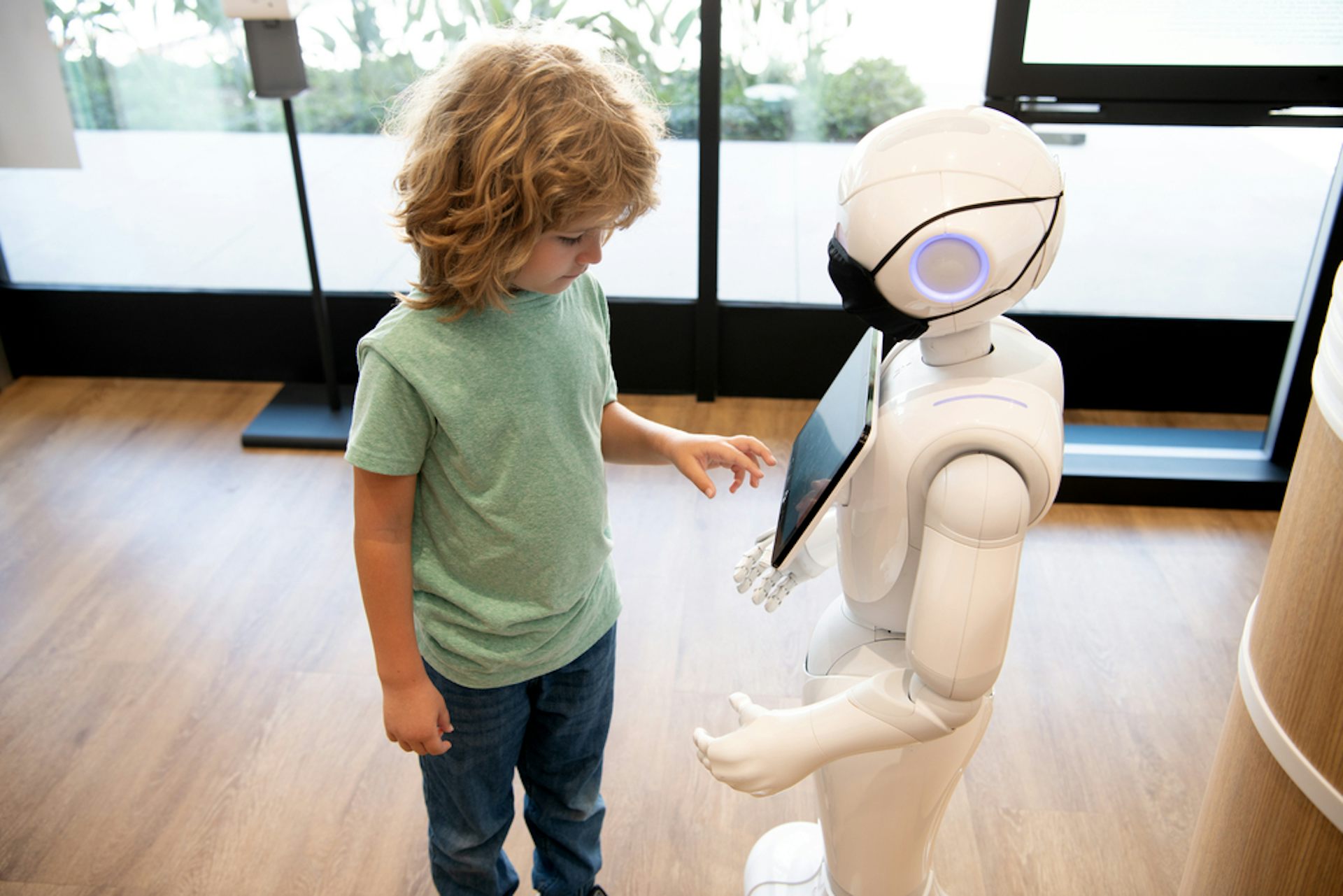 découvrez comment les sciences humaines résistent et s'adaptent à l'essor de l'intelligence artificielle. cette exploration met en lumière les enjeux éthiques, culturels et sociétaux que l'ia soulève, tout en valorisant l'importance des connaissances humaines dans un monde en constante évolution.