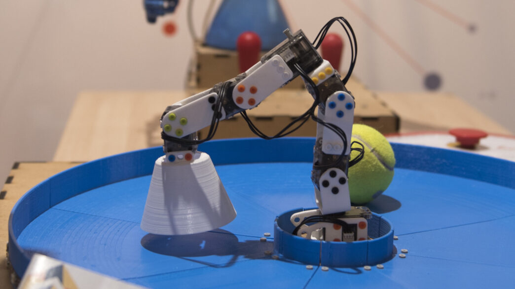 découvrez notre stage de robotique destiné aux collégiens de saint-pierre ! plongez dans l'univers fascinant de la technologie et de l'ingénierie à travers des activités ludiques et pédagogiques. apprenez à concevoir, programmer et manipuler des robots tout en développant vos compétences en collaboration et innovation. inscrivez-vous dès maintenant pour une expérience enrichissante et passionnante !