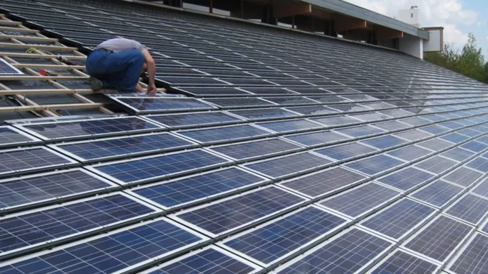 découvrez le toit solaire tesla, une solution innovante et esthétique pour produire votre propre énergie. transformez votre maison avec un design élégant tout en réduisant votre empreinte carbone. adoptez l'énergie solaire avec le meilleur de la technologie tesla.
