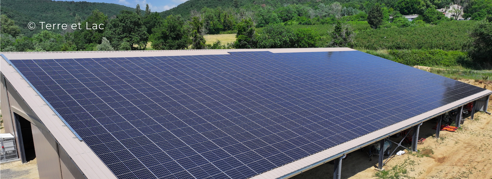 découvrez notre analyse approfondie des centrales photovoltaïques sur toiture, explorant leur efficacité, leur installation et leurs avantages écologiques pour un avenir énergétique durable.