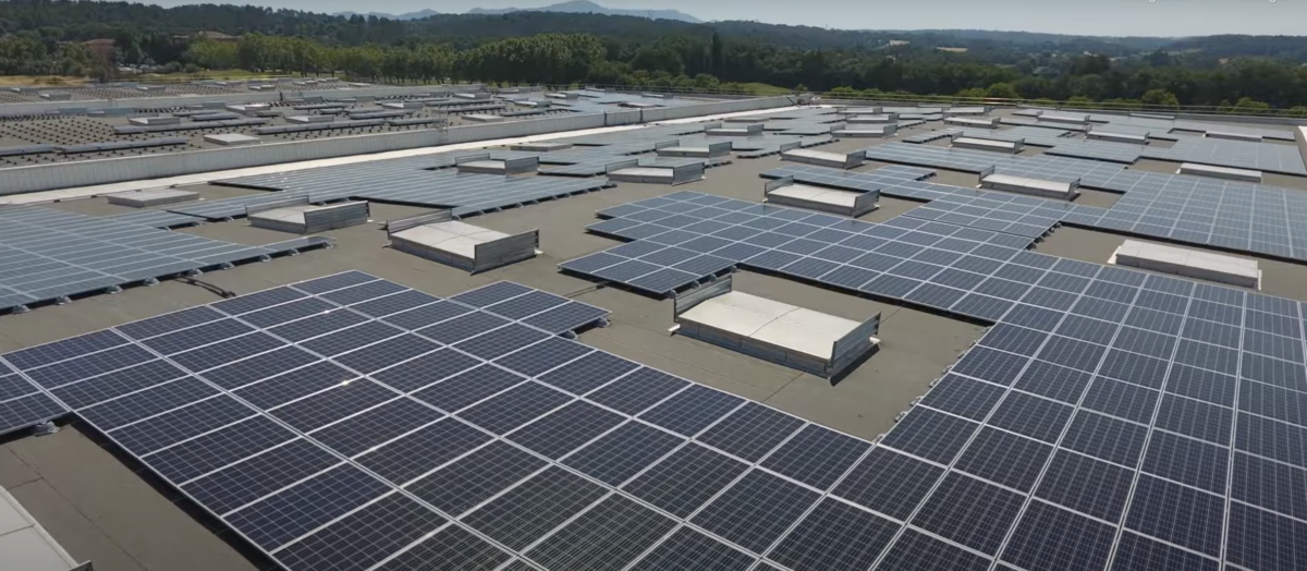 découvrez notre analyse complète des centrales photovoltaïques sur toiture, incluant les avantages, les performances et les meilleures pratiques pour maximiser votre production d'énergie solaire.