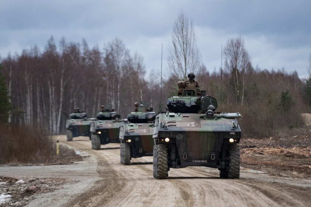 découvrez comment arx robotics révolutionne l'industrie militaire avec ses véhicules innovants, soutenus par un investissement de 31 millions d'euros. explorez les avancées technologiques et l'impact de ces véhicules sur la stratégie de défense moderne.