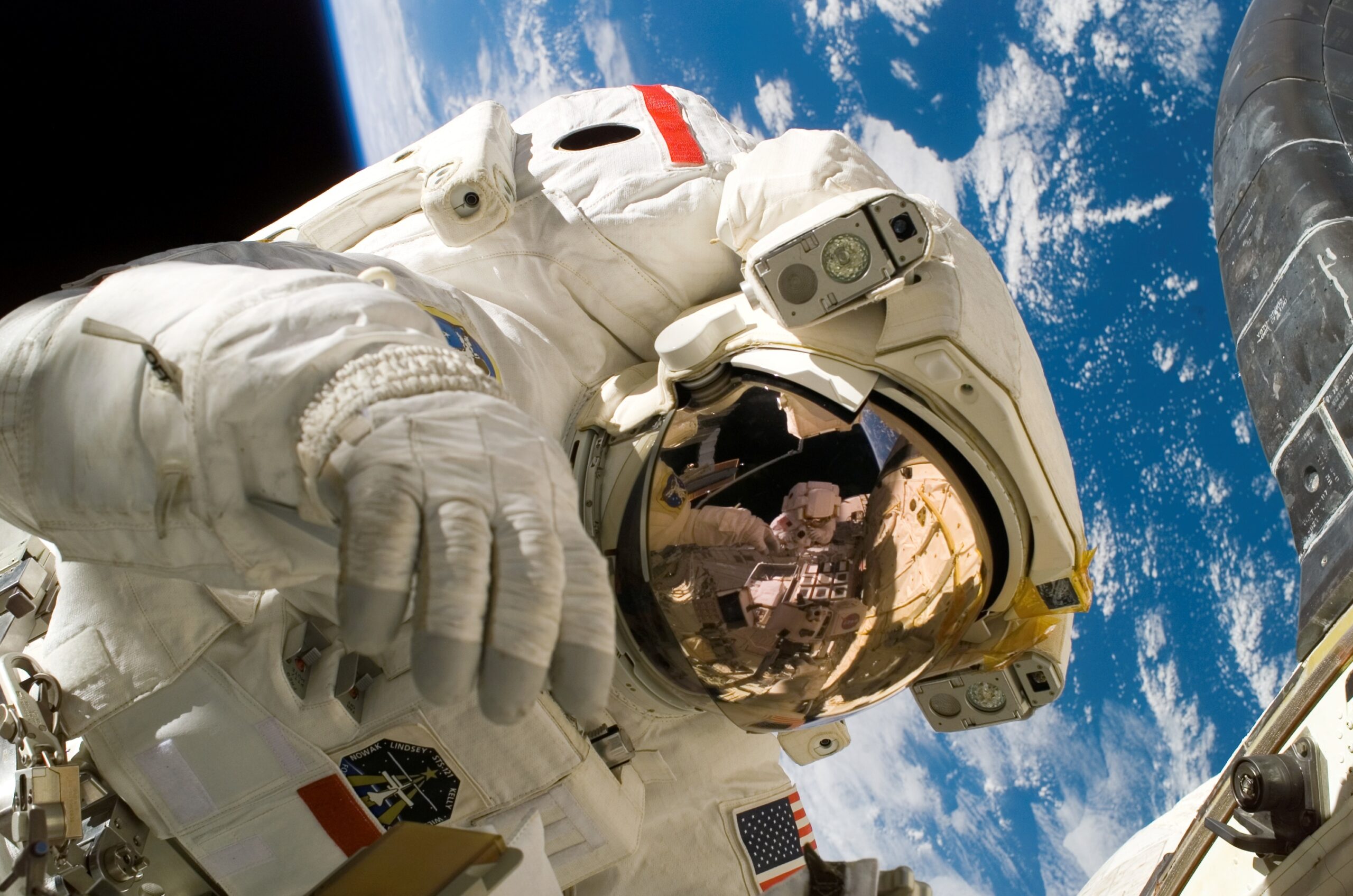découvrez l'incroyable aventure de la course vers la lune, un événement marquant de l'histoire spatiale où l'ambition humaine a atteint de nouveaux sommets. plongez dans les défis technologiques, les héros de l'exploration spatiale et les missions qui ont conduit à l'alunissage, tout en explorant l'impact de cette conquête sur notre vision de l'univers.