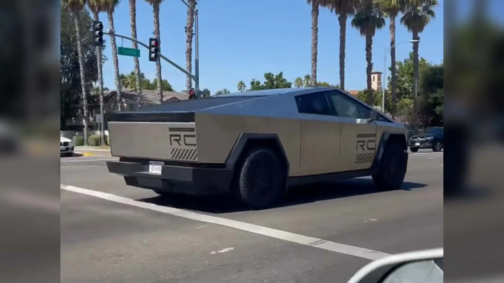 découvrez le lancement tant attendu du cybertruck, le véhicule électrique révolutionnaire de tesla. suivez les dernières actualités, caractéristiques innovantes et plongez dans l'univers futuriste de ce pick-up audacieux.