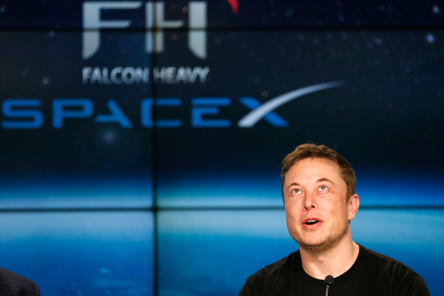 découvrez les débuts fascinants d'elon musk dans l'espace, un voyage entrepreneurial audacieux qui a révolutionné l'industrie aérospatiale. plongez dans l'histoire de spacex et les premières missions qui ont marqué le début d'une nouvelle ère d'exploration spatiale.