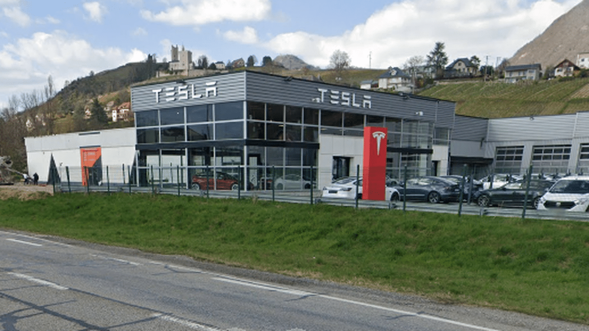 découvrez l'incendie d'un garage à rockville impliquant une tesla. quels sont les détails de cet événement ? quelles en sont les conséquences pour les propriétaires et l'environnement ?
