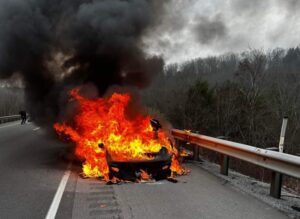 découvrez les récentes actualités sur les incendies liés aux véhicules tesla, les mesures de sécurité mises en place et les témoignages des utilisateurs. restez informé sur les enjeux environnementaux et technologiques de la marque.