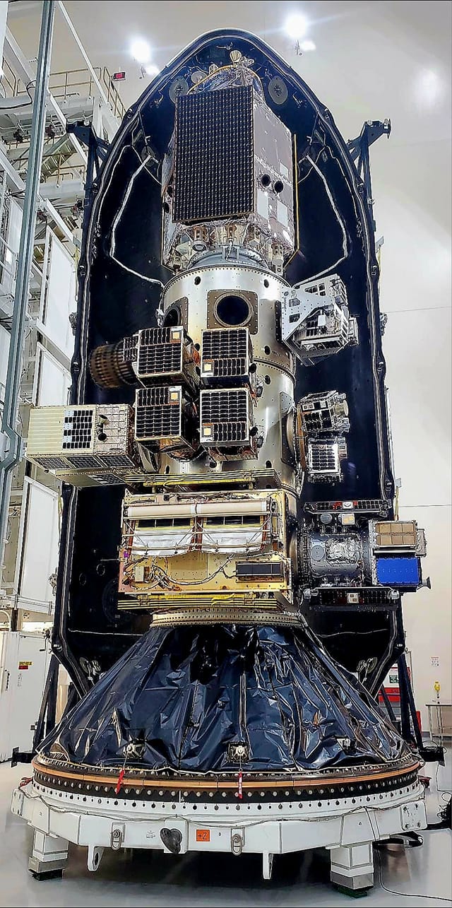 découvrez le travail exceptionnel des ingénieurs de spacex, pionniers de l'exploration spatiale et de l'innovation technologique. apprenez comment leur expertise propulse les missions spatiales vers de nouveaux horizons.