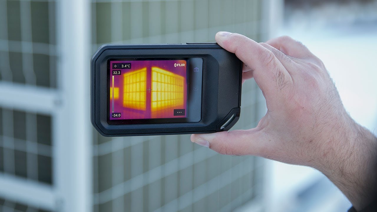 découvrez comment les inspections solaires sont simplifiées grâce à la technologie flir, permettant une évaluation précise et rapide de vos installations. optimisez la performance de vos panneaux solaires avec des outils de pointe.
