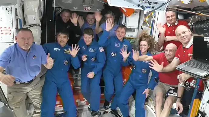découvrez la mission passionnante de spacex qui transporte des astronautes vers la station spatiale internationale (iss). explorez les objectifs, les défis et les innovations de cette aventure spatiale qui façonne l'avenir de l'exploration. suivez le parcours héroïque de ces astronautes dans la conquête de l'espace.