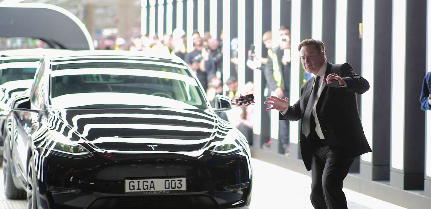 découvrez comment elon musk relève les défis de tesla, de l'innovation technologique à la durabilité, et comment ces éléments façonnent l'avenir de l'automobile électrique.