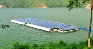 découvrez les avantages des panneaux solaires flottants aux usa : une solution innovante pour l'énergie renouvelable, qui optimise l'espace et réduit l'évaporation de l'eau tout en produisant de l'électricité durable.