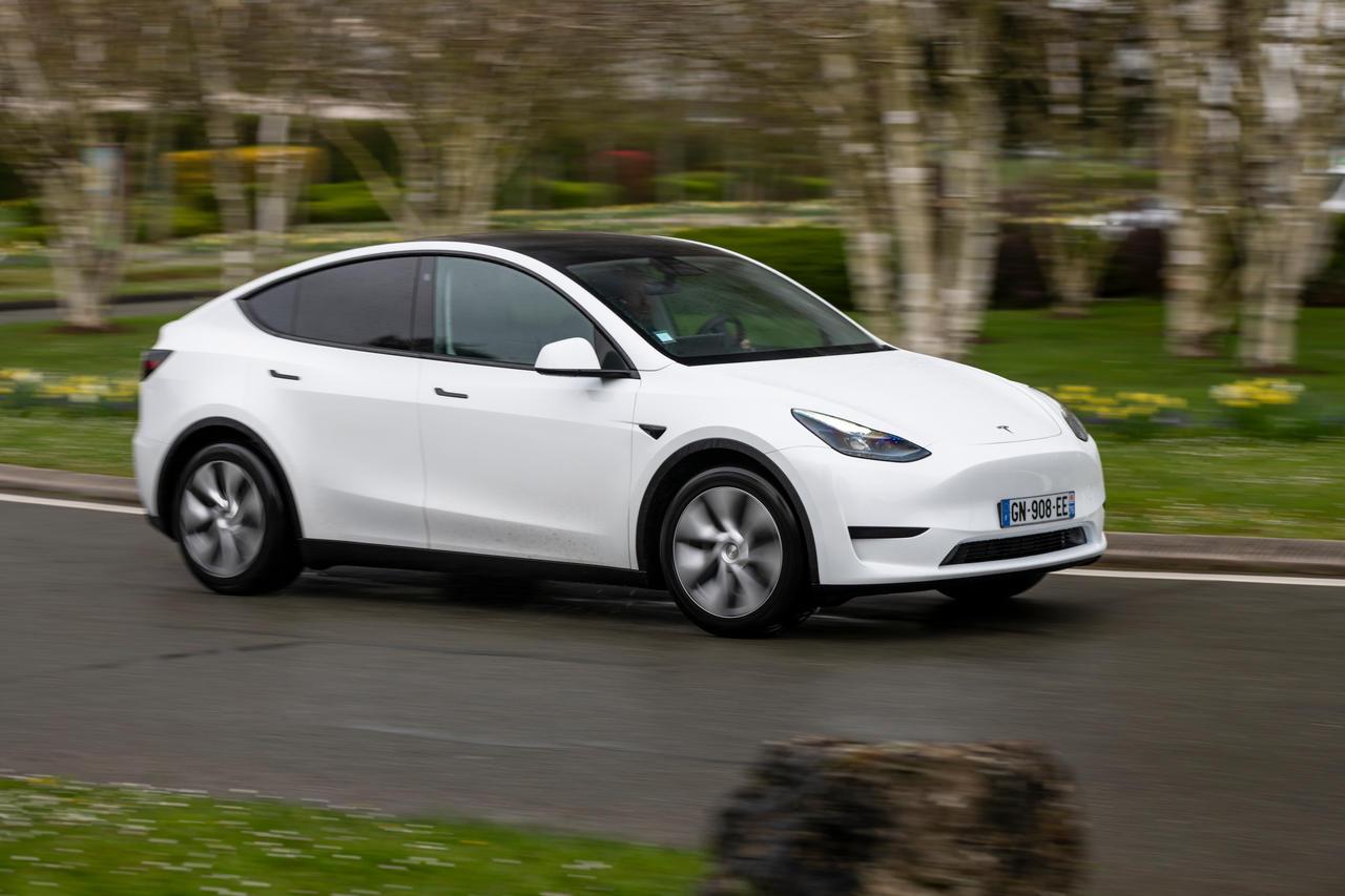 découvrez nos offres exceptionnelles sur le tesla model y ! profitez de promotions uniques pour acquérir ce suv électrique alliant performance, technologie et confort. ne manquez pas cette chance de conduire l'avenir dès aujourd'hui !