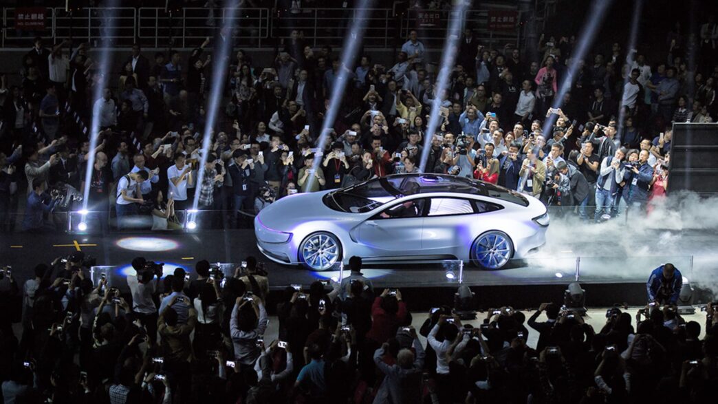 découvrez notre prototype révolutionnaire qui concurrence tesla, alliant performance, innovation et durabilité. explorez les caractéristiques uniques qui mettent ce nouveau modèle sur le devant de la scène dans l'industrie automobile.