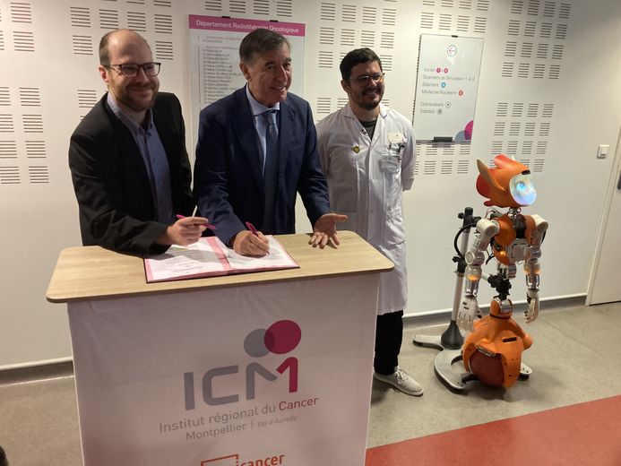 découvrez le robot miroki, un compagnon unique pour les enfants en radiothérapie. conçu pour apaiser les petites craintes et rendre les séances de soins plus interactives, miroki est là pour soutenir les jeunes patients avec une méthode ludique et rassurante.