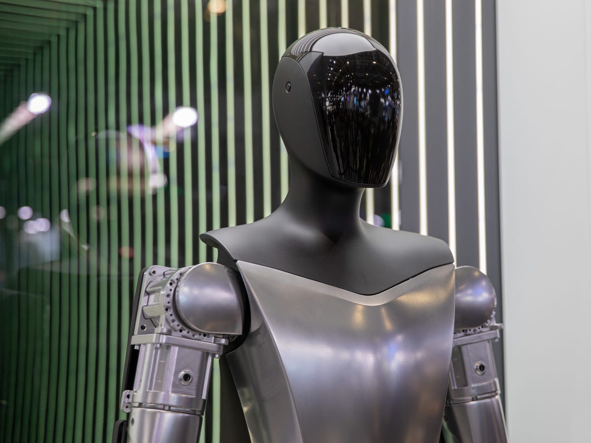 découvrez l'univers fascinant des robots humanoïdes ups, alliant innovation technologique et design futuriste. explorez comment ces robots révolutionnent les services logistiques et améliorent l'efficacité des opérations tout en interagissant de manière intuitive avec les humains.