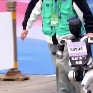 découvrez le semi-marathon de pékin : un événement unique qui allie la passion de la course et l'innovation technologique avec des robots. rejoignez des coureurs du monde entier pour une expérience inoubliable, entre tradition et modernité, au cœur de la capitale chinoise.