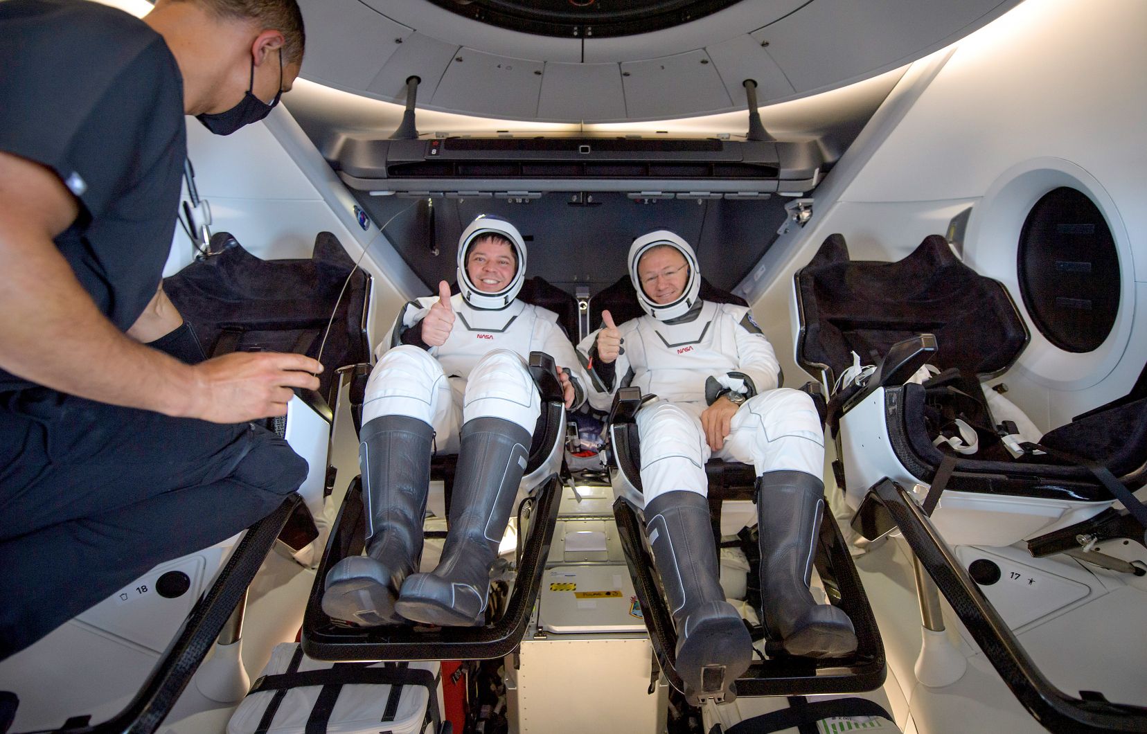 découvrez la collaboration fascinante entre spacex et la nasa, un partenariat innovant qui révolutionne l'exploration spatiale et propulse l'humanité vers de nouveaux horizons. suivez leurs missions audacieuses et les avancées technologiques qui transforment notre compréhension de l'univers.