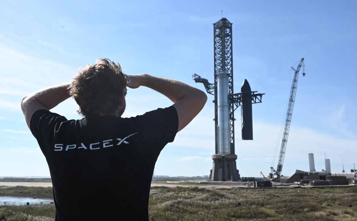 découvrez starbase, le projet innovant d'elon musk dédié à l'exploration spatiale. plongez dans l'univers fascinant des technologies de pointe et des ambitions interstellaires de spacex, au cœur de cette base spatiale révolutionnaire.