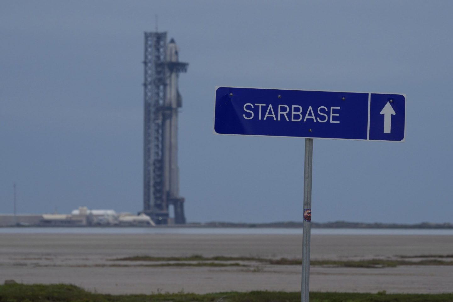 découvrez starbase, le projet ambitieux d'elon musk visant à révolutionner l'exploration spatiale. suivez les dernières innovations, lancements et avancées technologiques de cette base spatiale située au texas, prête à propulser l'humanité vers de nouvelles frontières.