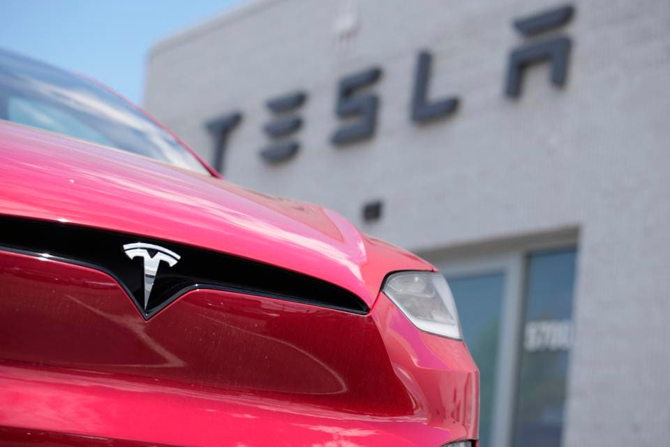 découvrez notre analyse approfondie de la confrontation entre tesla et amazon, deux géants de l'innovation. comparez leur impact sur l'industrie, leurs stratégies commerciales et leur vision pour l'avenir. plongez dans la bataille des technologies et des services qui transforment le monde moderne.