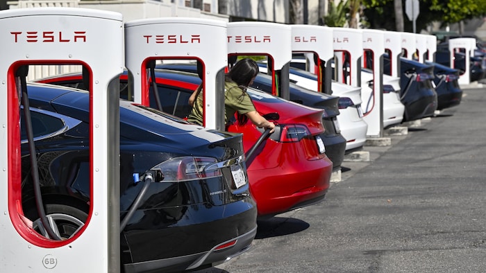 découvrez les dernières tendances des ventes de tesla en europe, qui affichent une baisse significative. analyse des facteurs contributifs et des impacts sur le marché automobile européen.