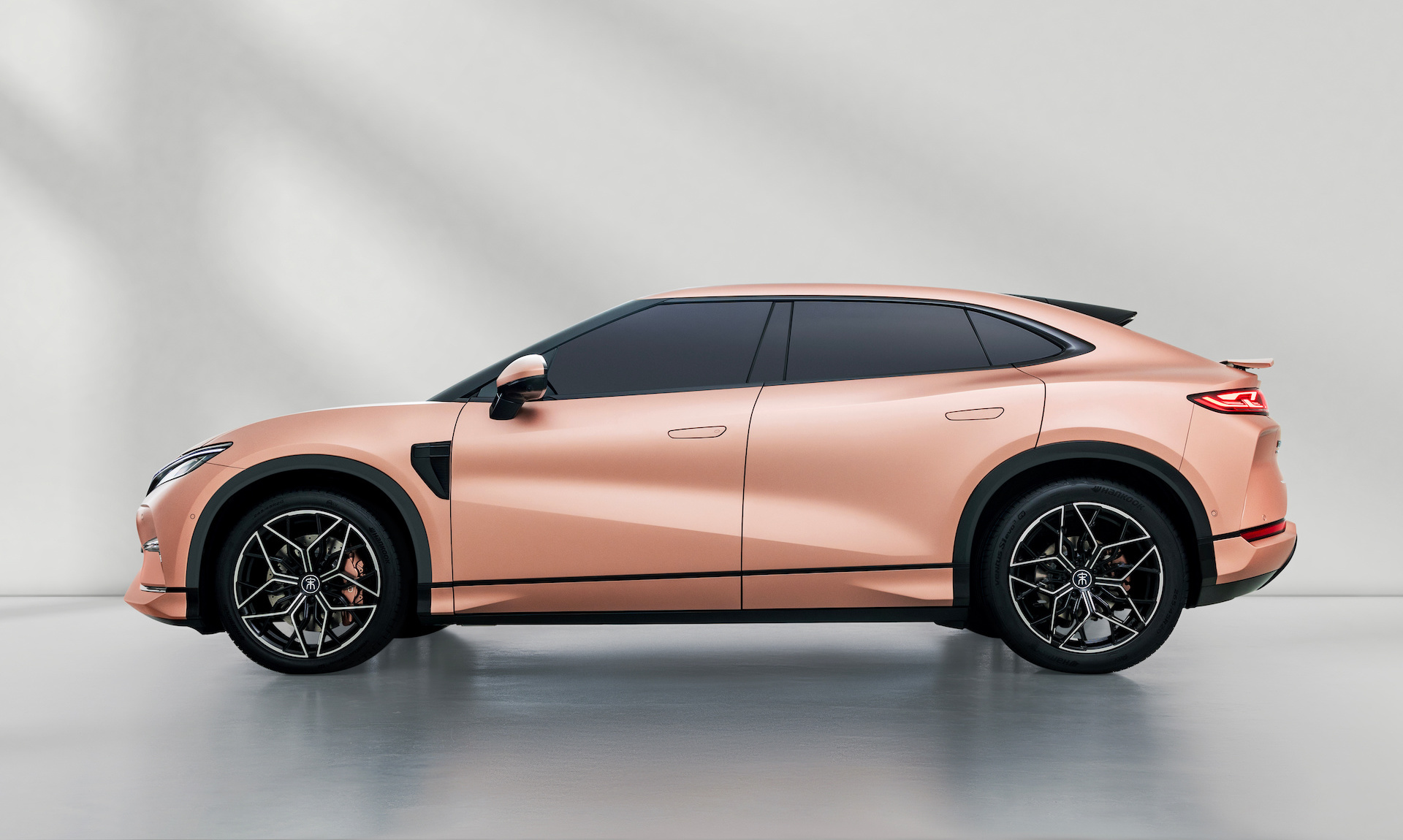 découvrez comment la marque byd a réussi à surpasser tesla sur le marché européen, en explorant les facteurs clés de cette victoire, les innovations technologiques et l'évolution des préférences des consommateurs. un aperçu incontournable pour les passionnés d'automobile et de mobilité électrique.